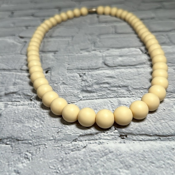 Chew Beads Jane Necklace Ivory off White Cream 30” - Picture 2 of 8